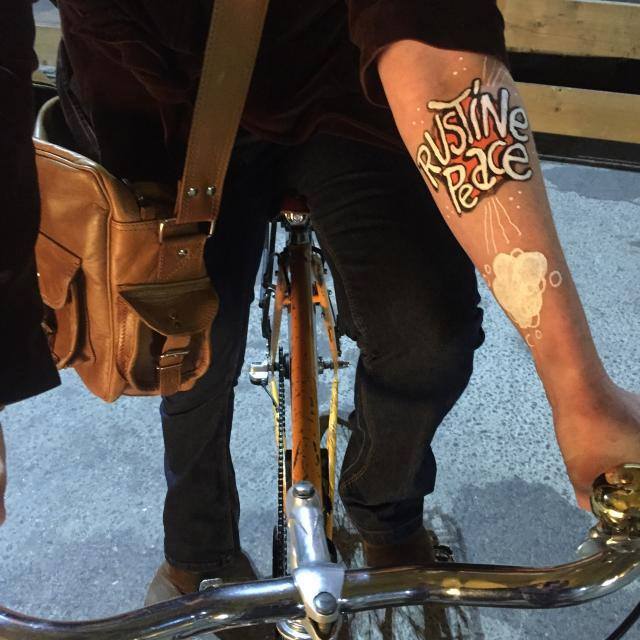 Serial blogueuse et neo journaliste à Bordeaux bike addict velo for ever