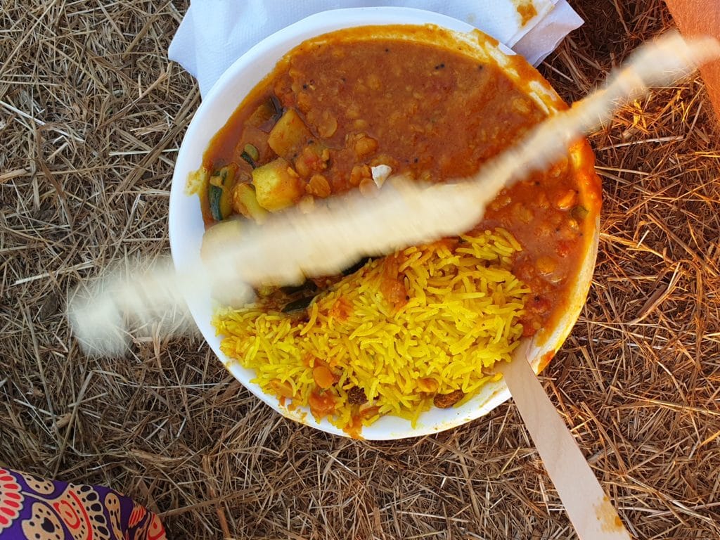 Reggae Sun Ska 2019, riz, curry de légumes, dal, papadum, galette de riz, vaisselle écolo