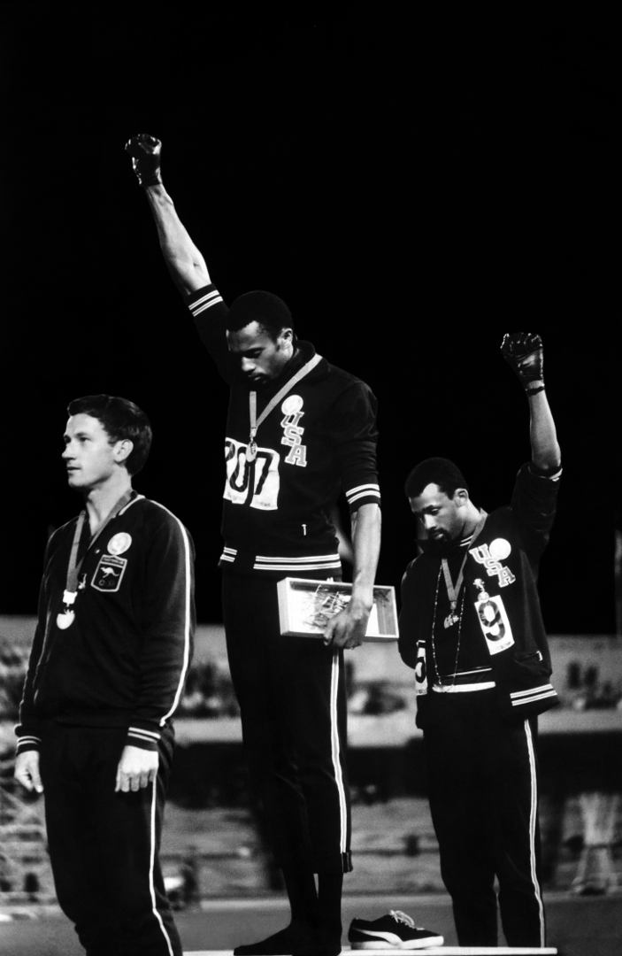 1968, photo historique lors du podium des J.O